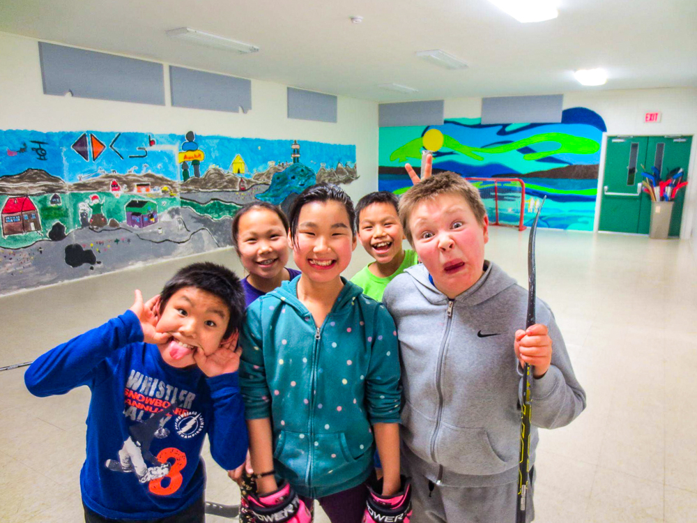 De jeunes Inuit faisant des folies - Crédit Photo Gabriel Lacoste-Piotte