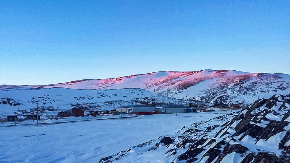 Vue sur les montagnes entourant le village - Crédit photo Catherine Gauvin