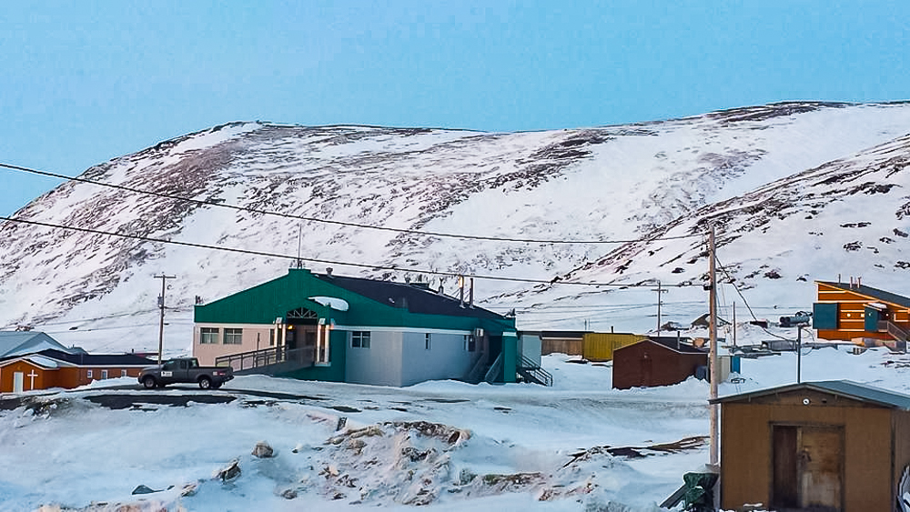 Vue sur le dispensaire à flanc de montagne - Crédit photo Catherine Gauvin