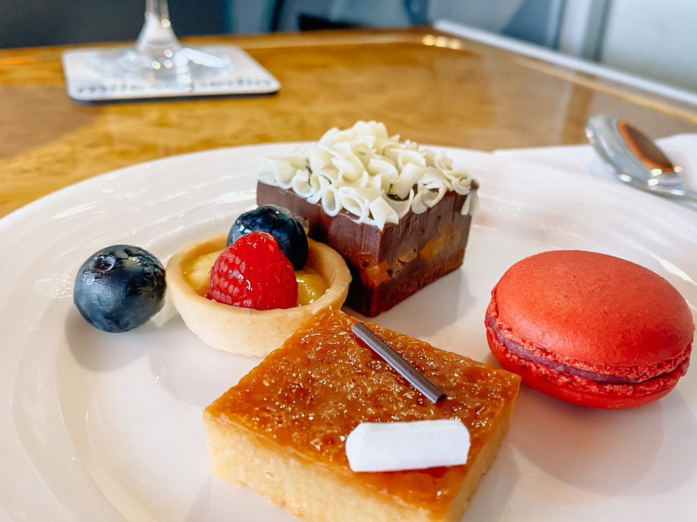 DXB YYZ Emirates First Class