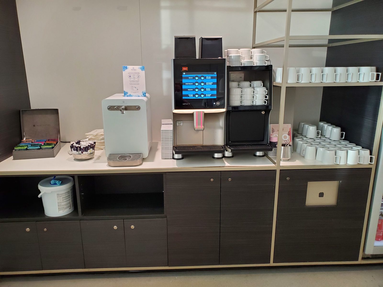 Air France lounge food and drinks