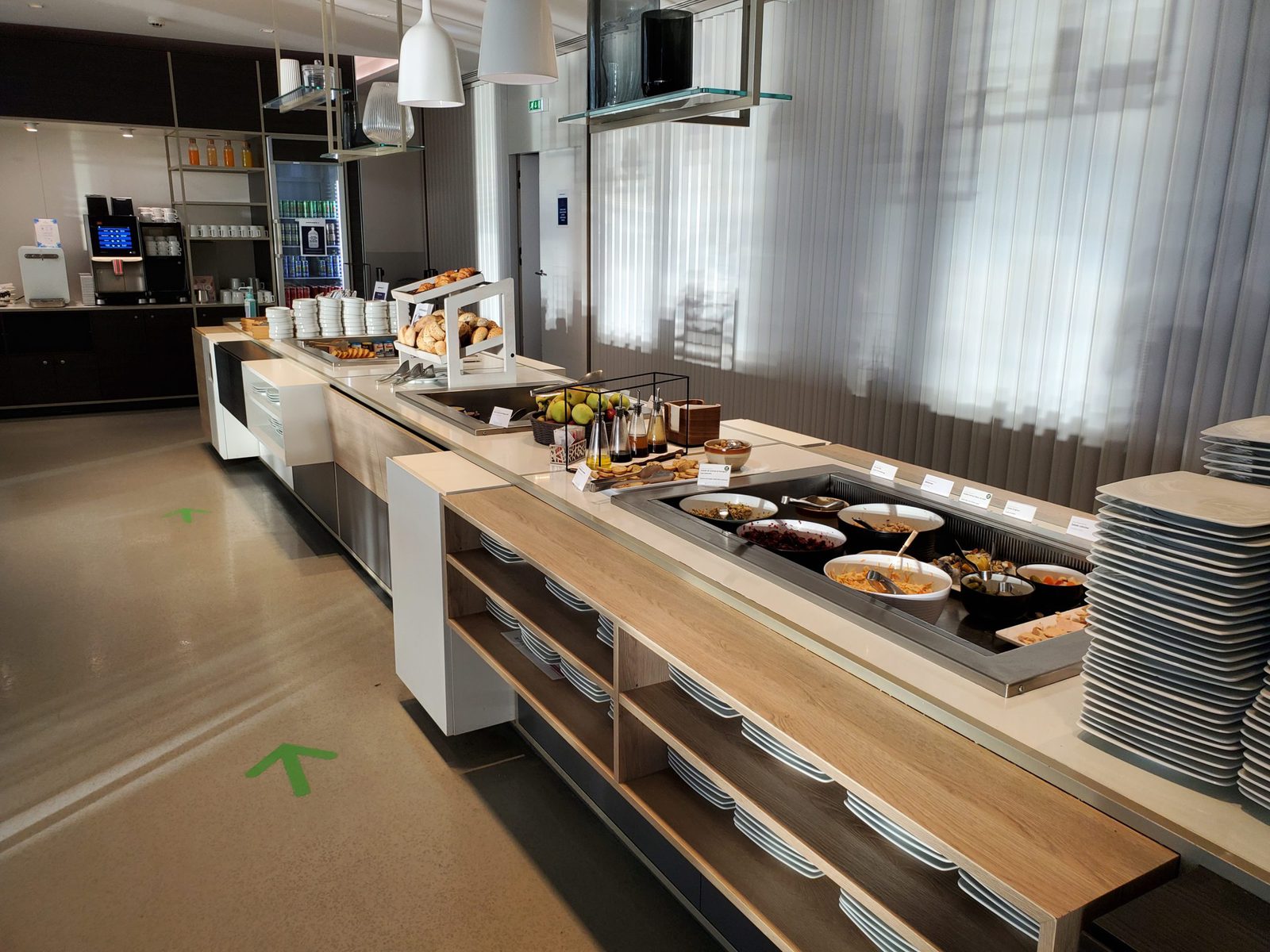 Air France lounge food and drinks