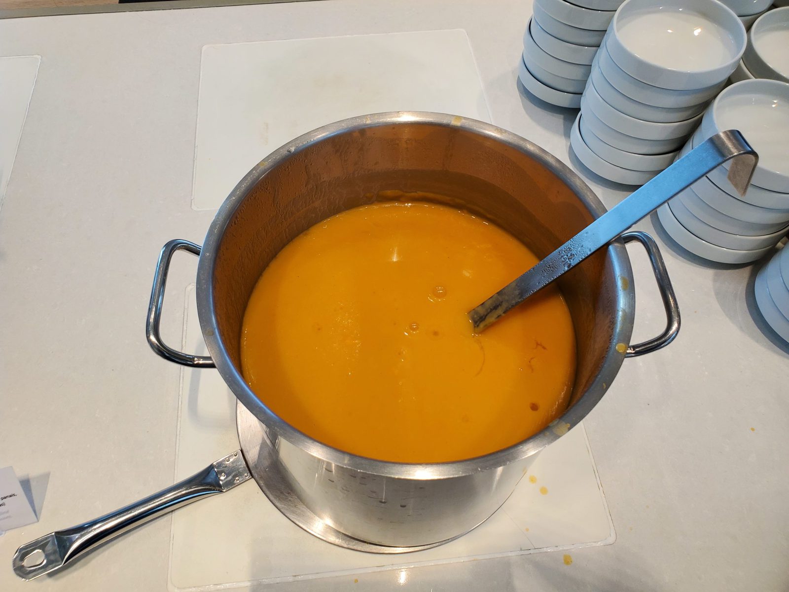 Air France lounge food and drinks