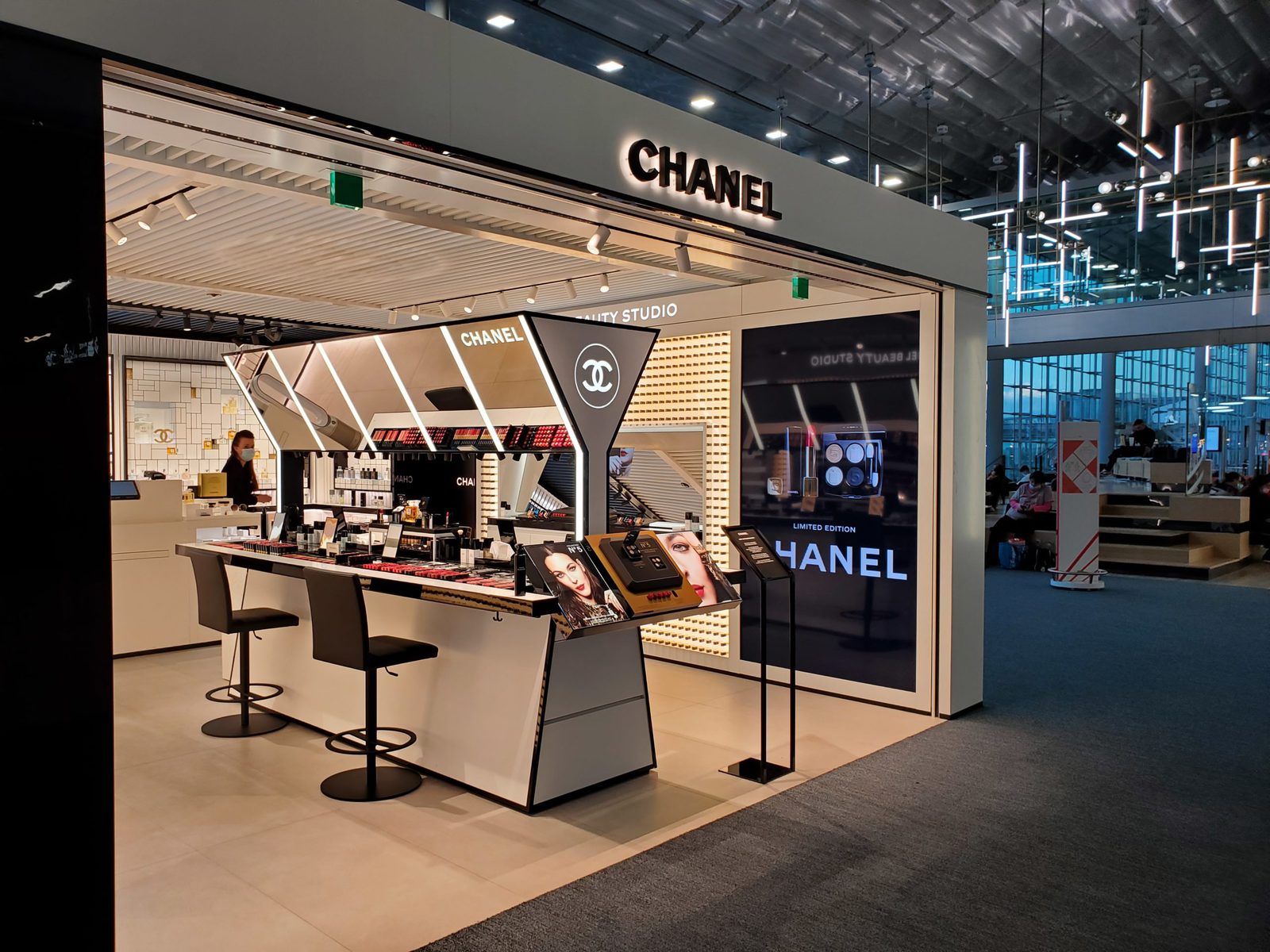 Air France lounge CDG Terminal 2E Hall L