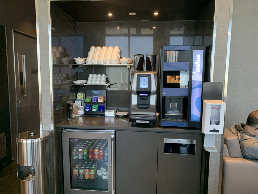 Salon Feuille Érable Saskatoon Café