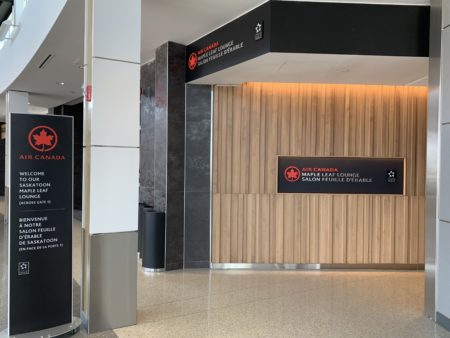 Salon Feuille Érable Saskatoon Entrée