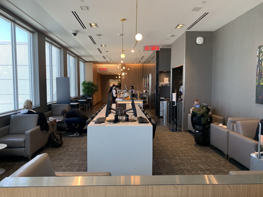 Salon Feuille Érable Saskatoon Overall