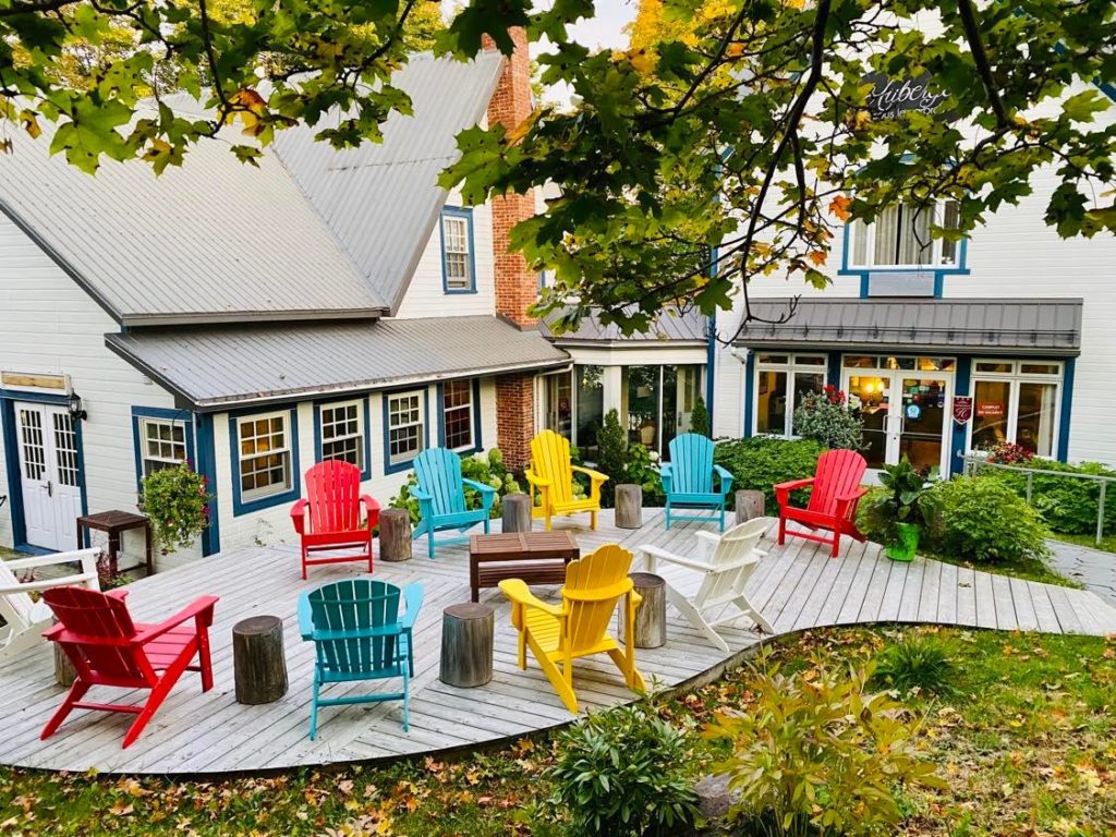 –. Auberge sous les Arbres – Marjorie D. Lafond