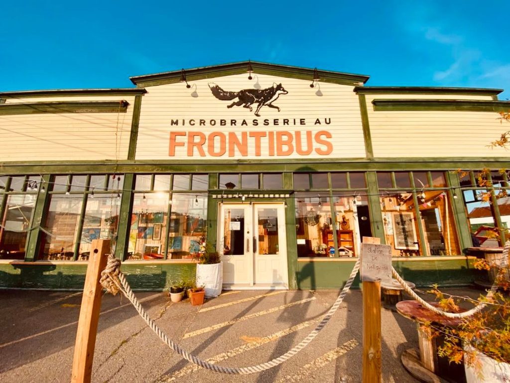 –. Microbrasserie au Frontibus – Marjorie D. Lafond