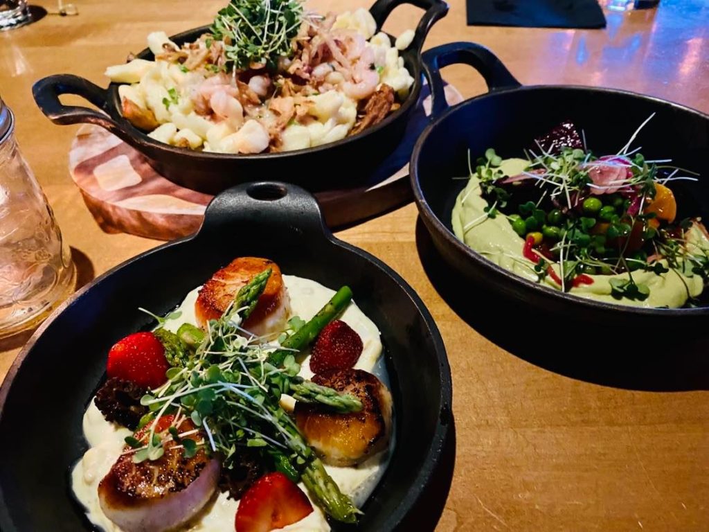 –. Plats divers au TÉTÛ Taverne Gaspésienne – Marjorie D. Lafond