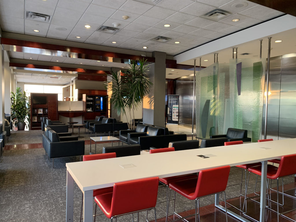 Living Room Maple Leaf Domestic Yul Toilet