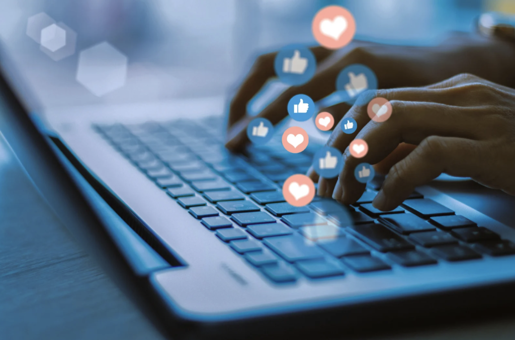 Carrière Gestionnaire Réseaux Sociaux Communauté