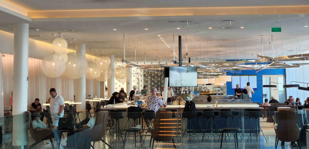 Klm Amsterdam Lounge Main Bar
