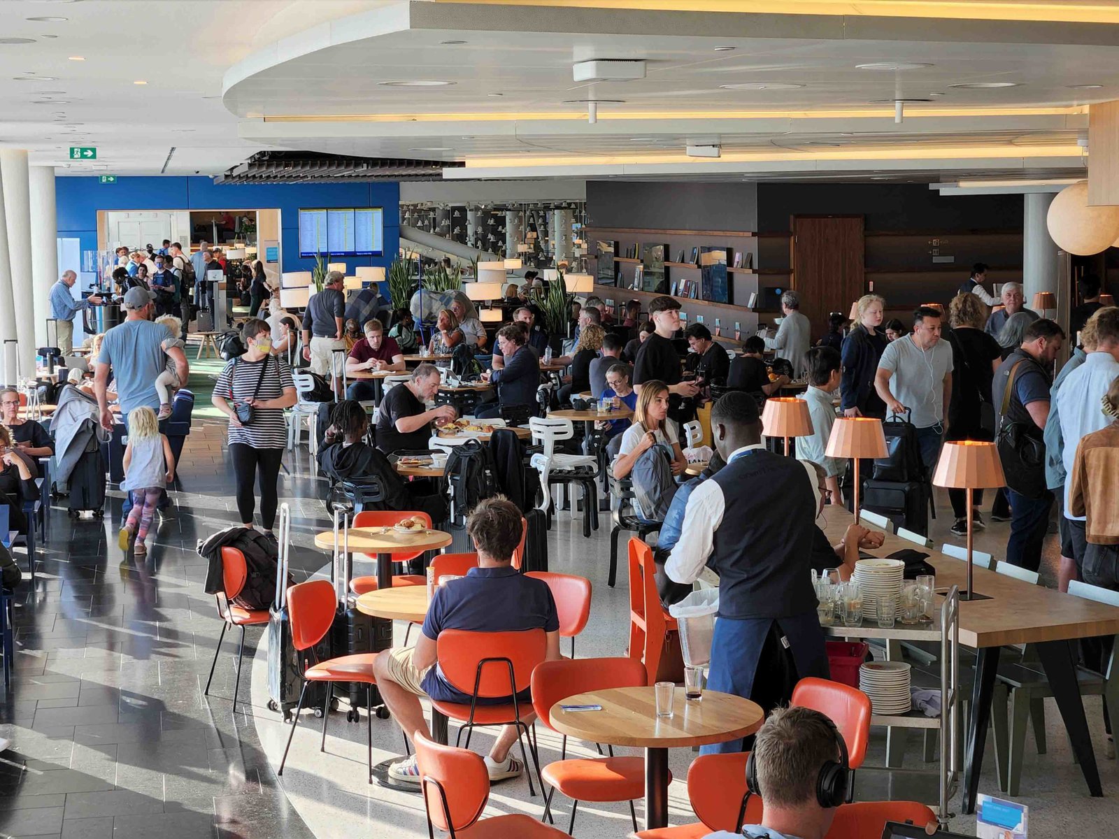 Klm Amsterdam Lounge Main Floor 1