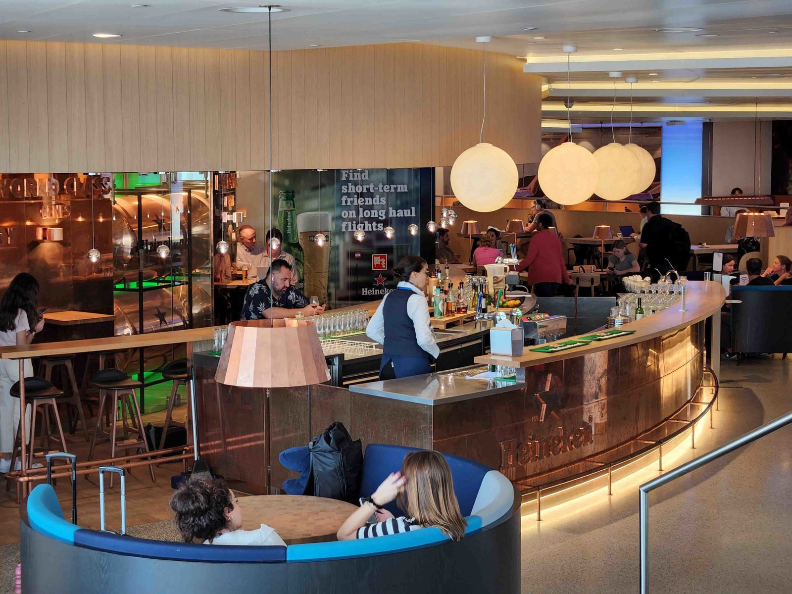 Klm Amsterdam Lounge Main Floor Drinks 1