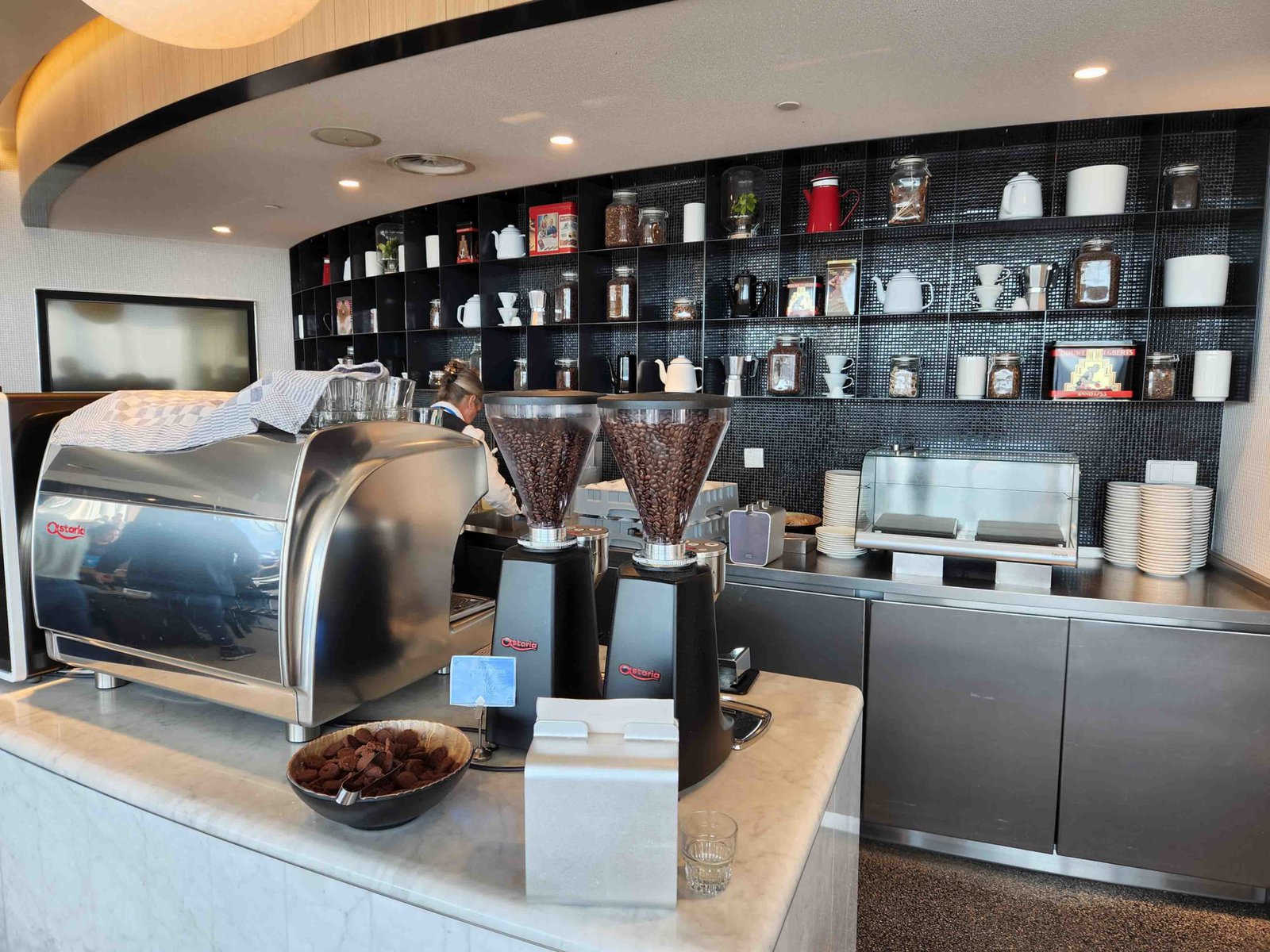 Klm Amsterdam Lounge Main Floor Drinks 2