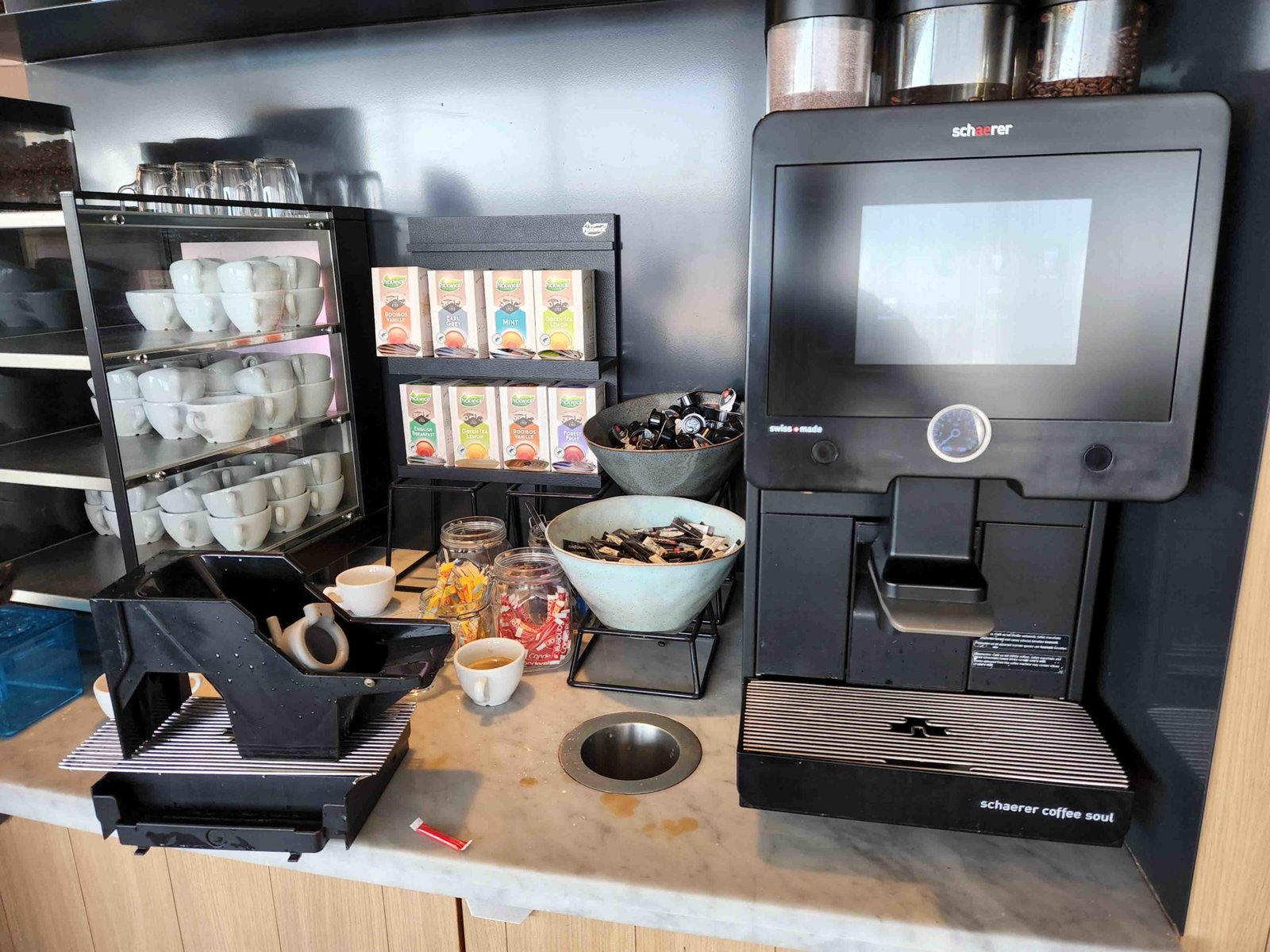 Klm Amsterdam Lounge Main Floor Drinks 3