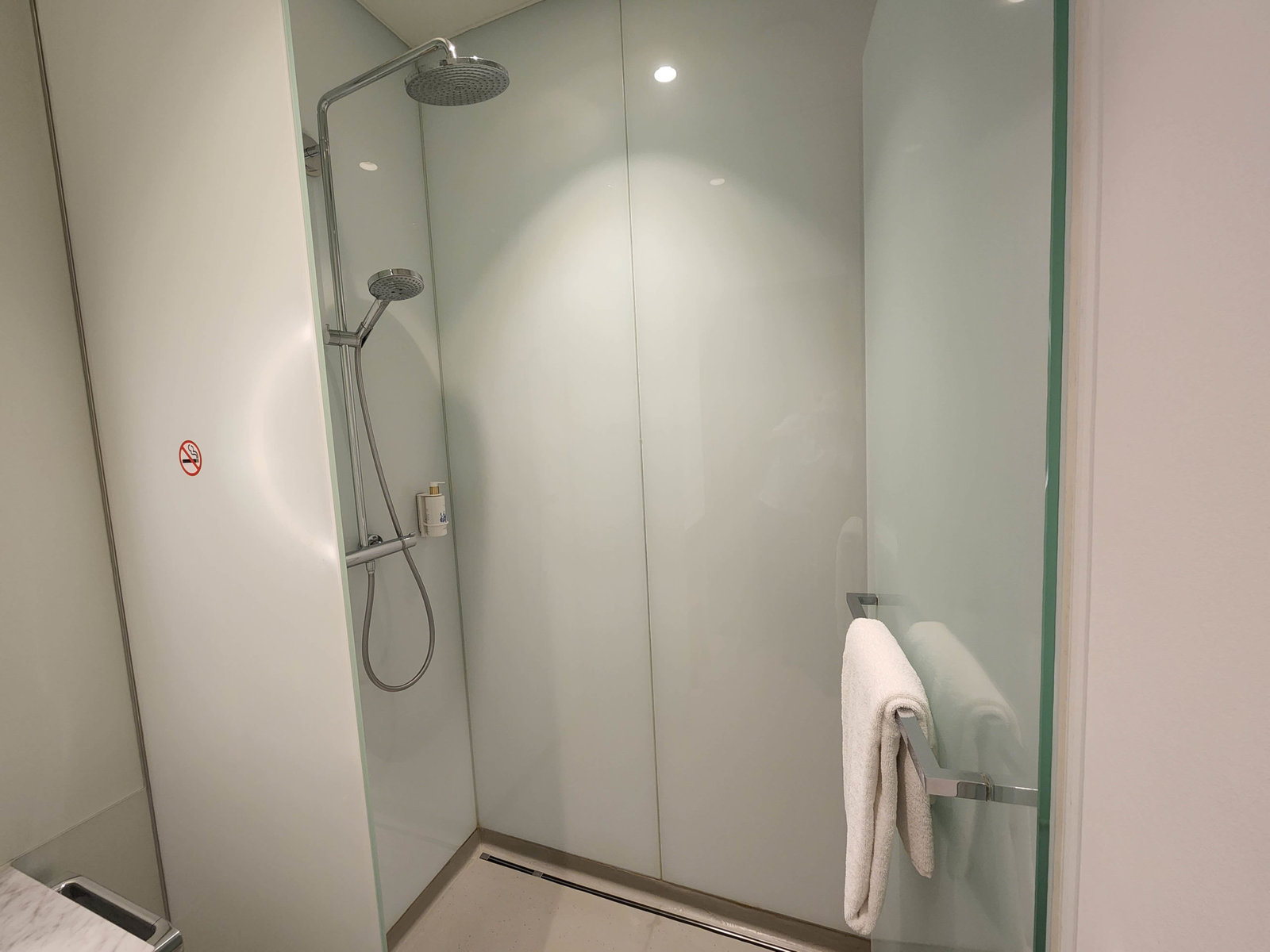 Klm Amsterdam Lounge Showers 1c