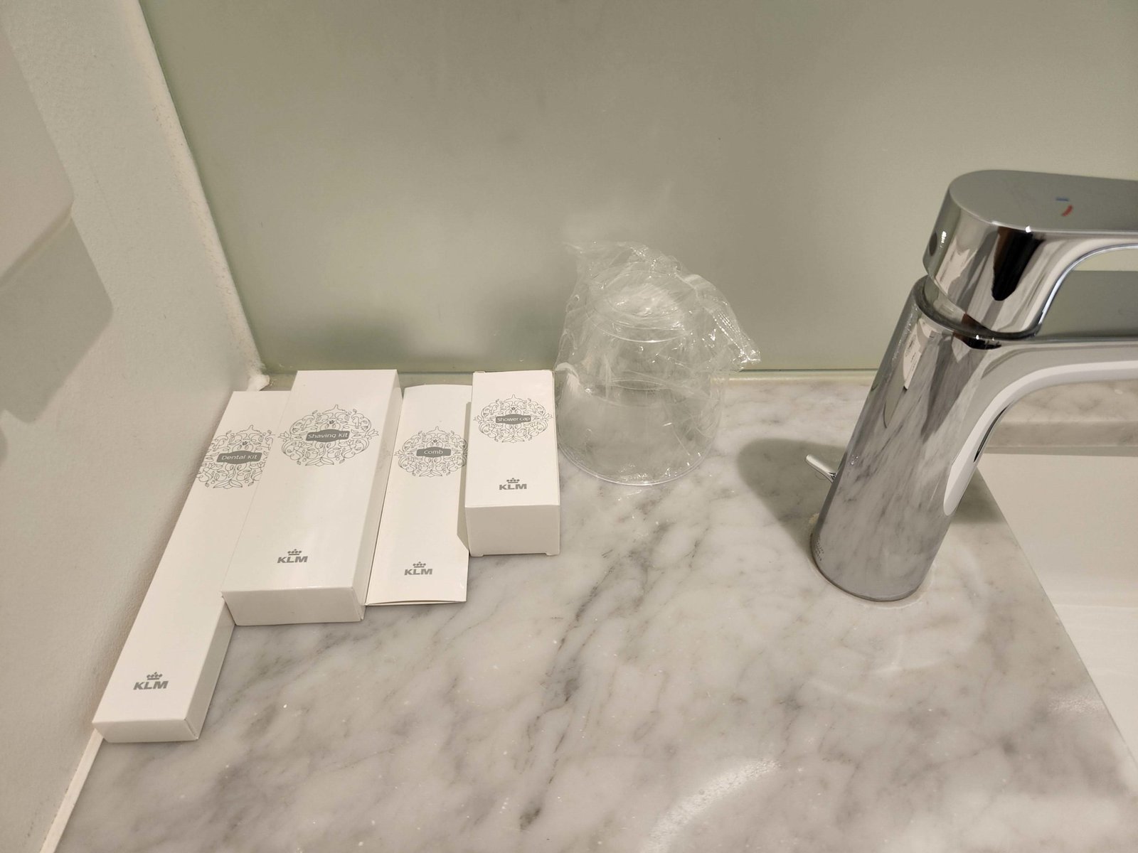 Klm Amsterdam Lounge Showers 2