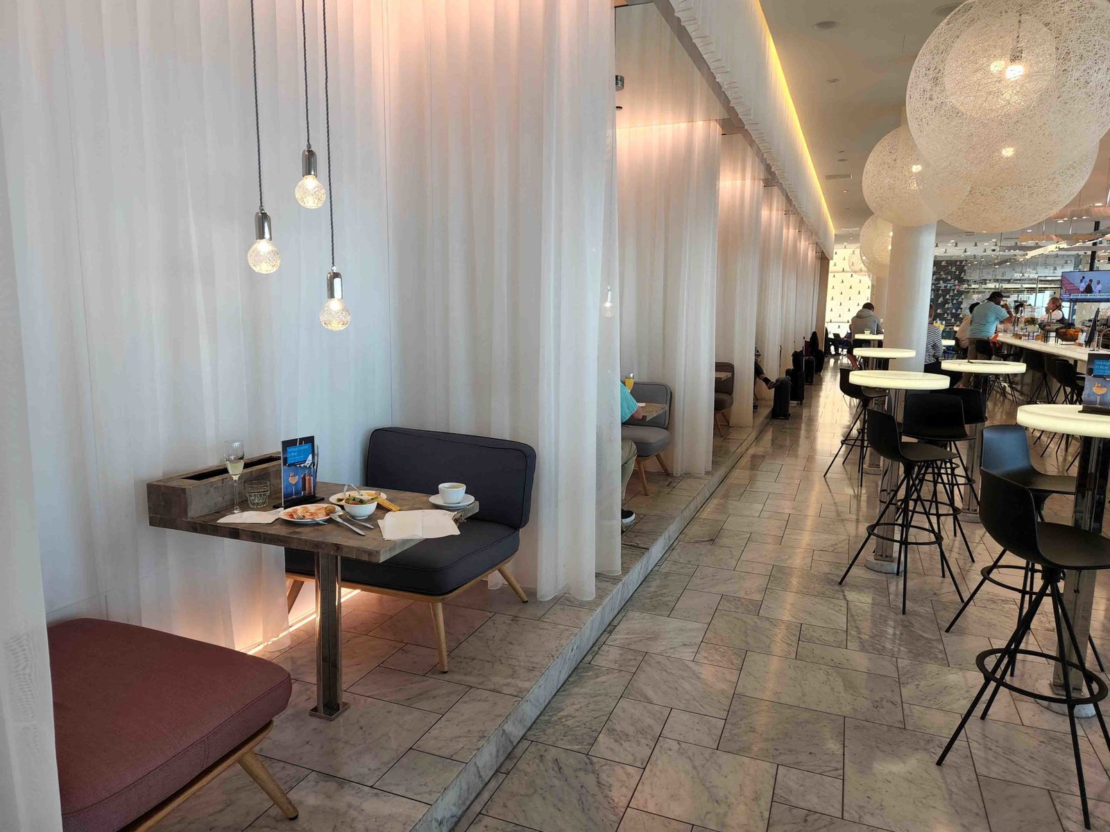 Klm Amsterdam Lounge Upstairs Bar 4