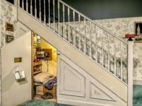 Cupboard Under The Stairs Crédit Stéphane Papillon