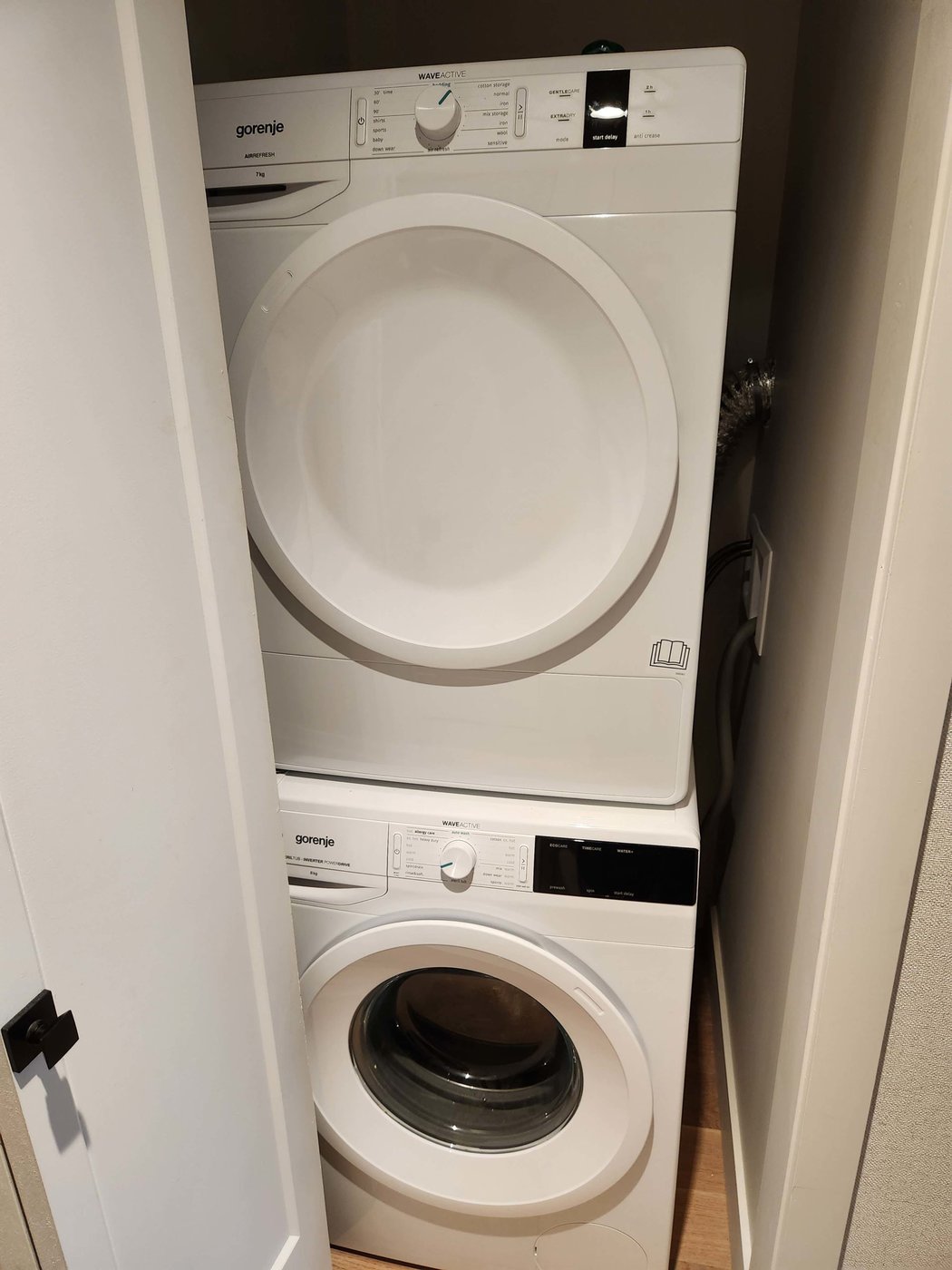 Ripplecove Hotel Room -27-