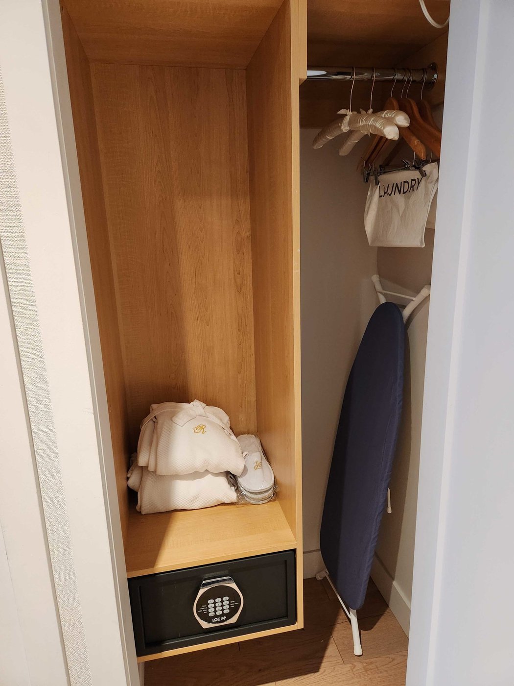 Ripplecove Hotel Room -28-