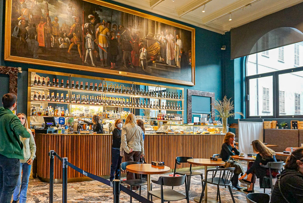 Milan Credit Marie Eve 68