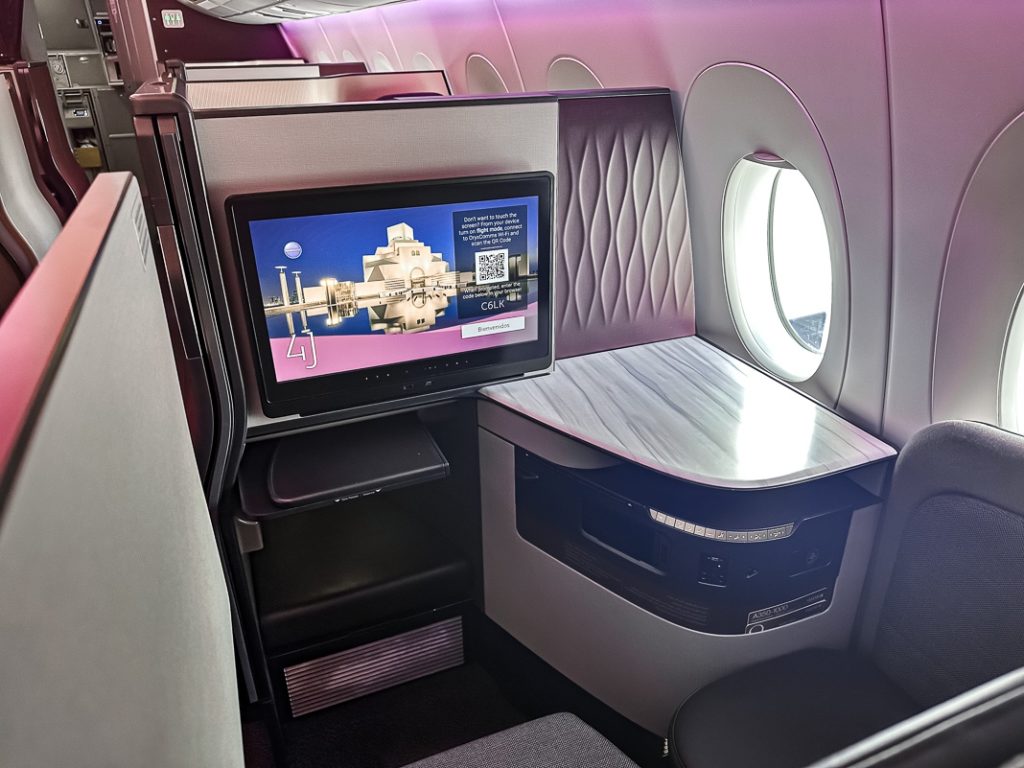 Qatar Airways A350-54