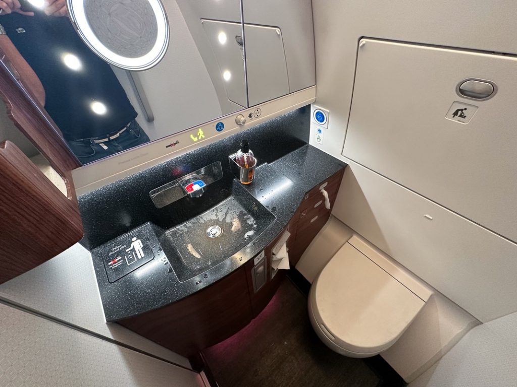 Qatar Airways A350-69