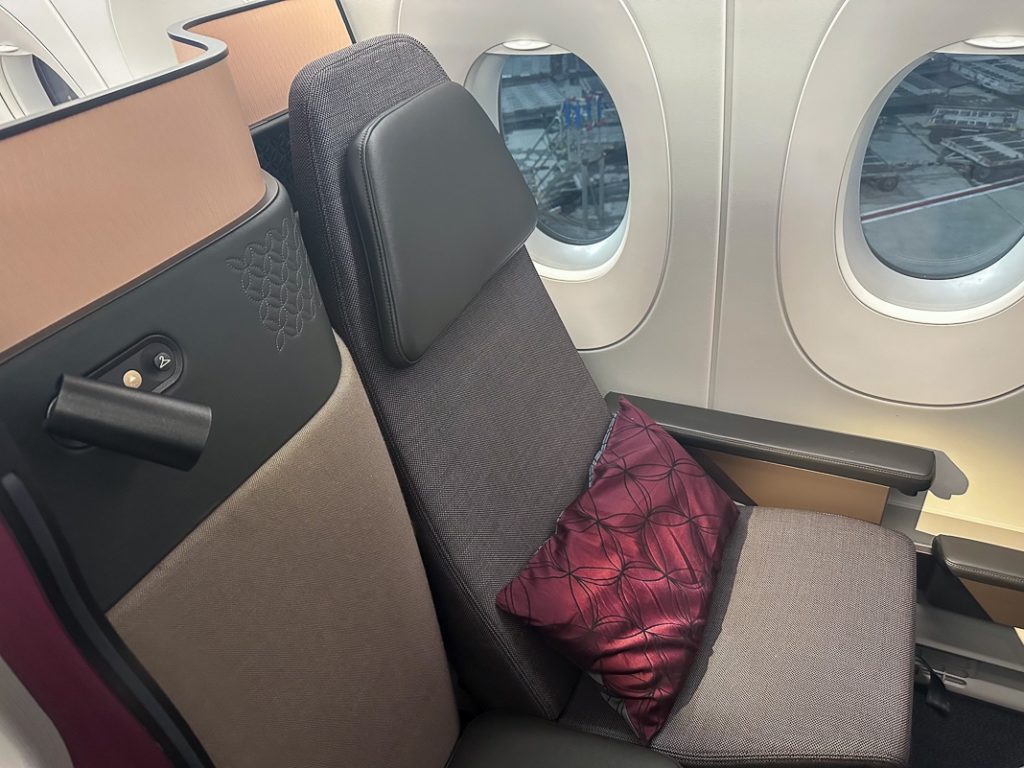 Qatar Airways A350-75