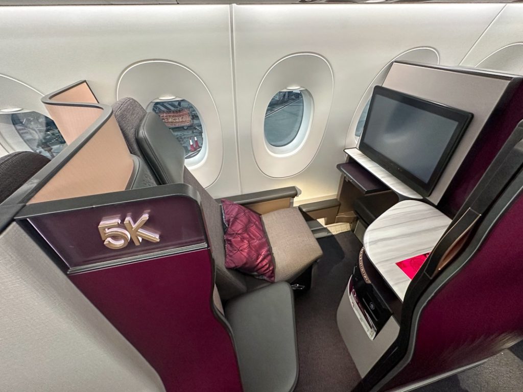 Qatar Airways A350-76