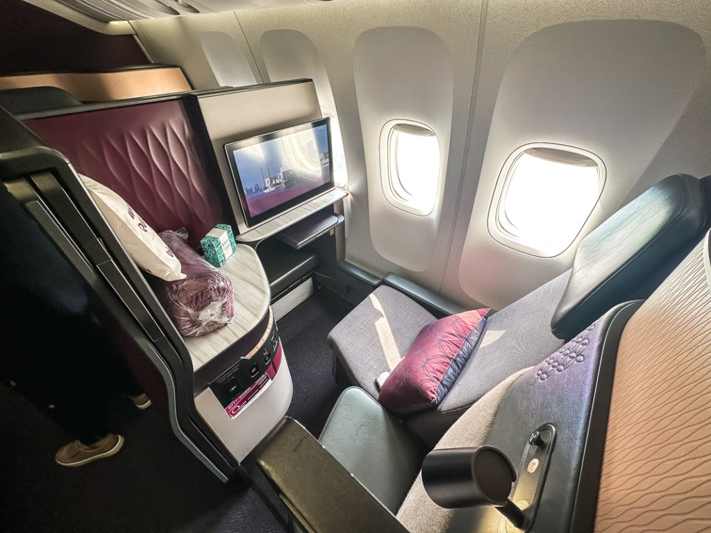 Qatar Airways B777-08