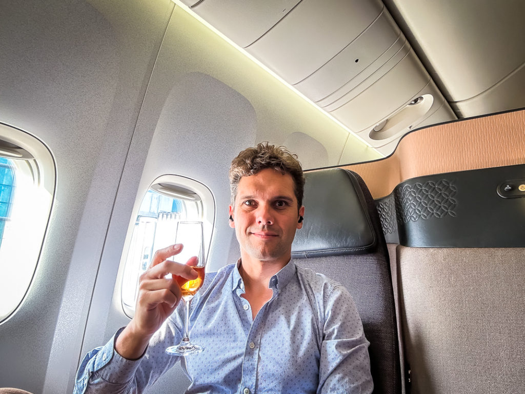 Qatar Airways B777-30