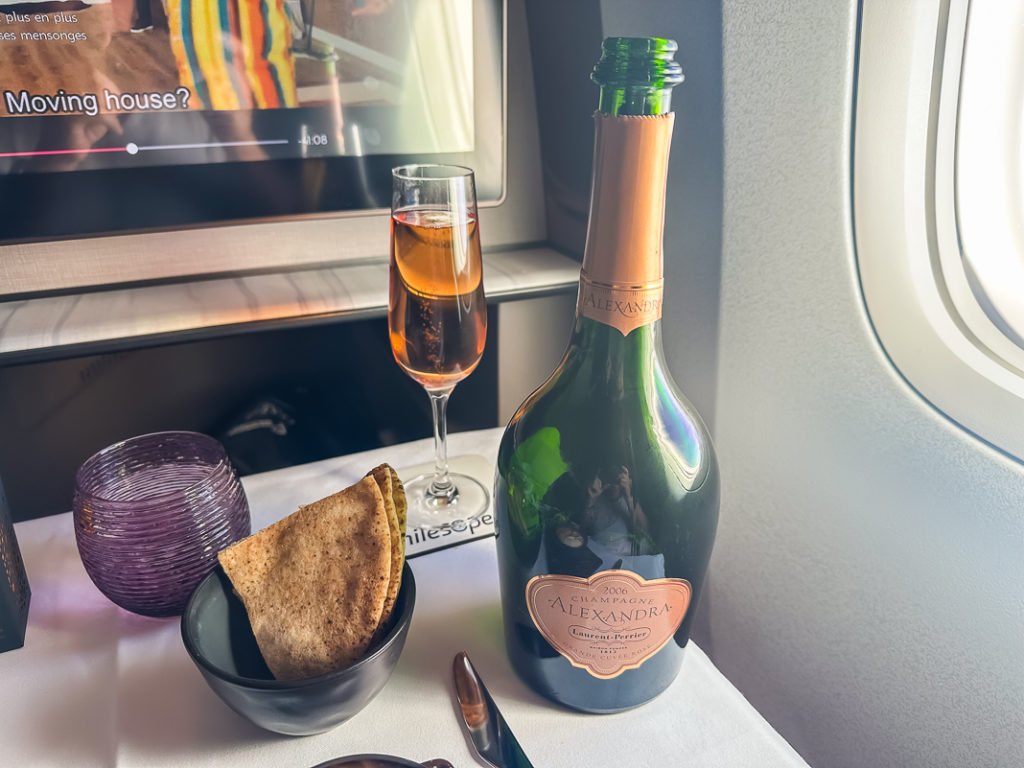 Qatar Airways B777-38