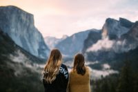 Voyager entre amies unsplash
