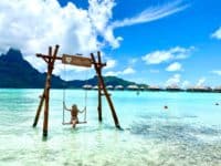 Plage avec vue sur le mont