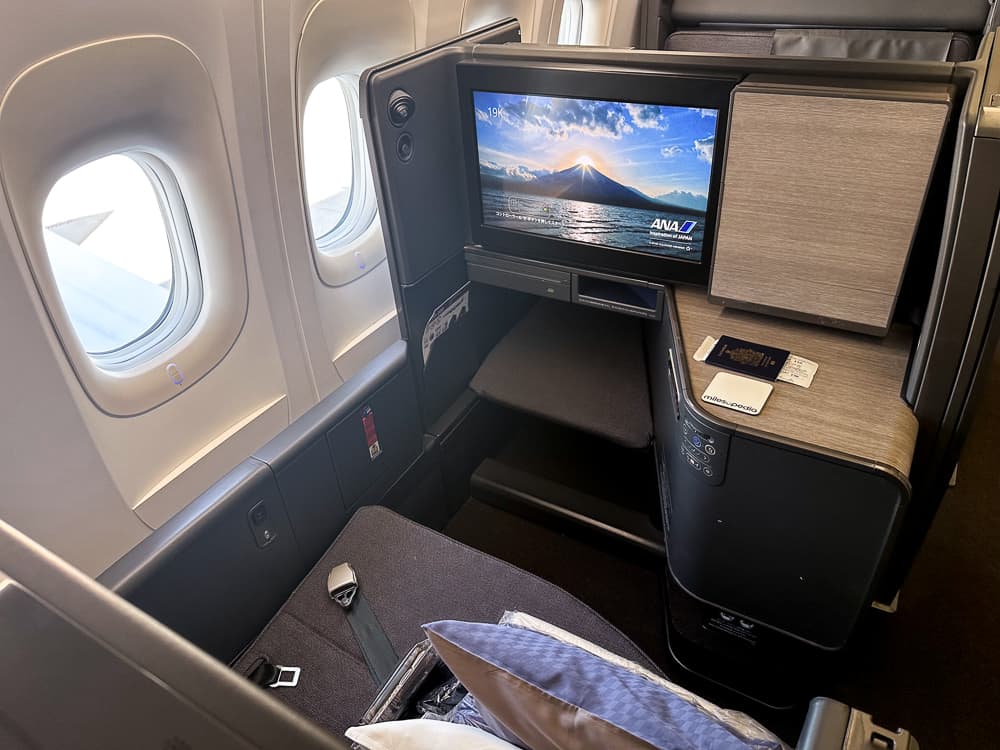 All Nippon Airways – 777 – Business The Room-09