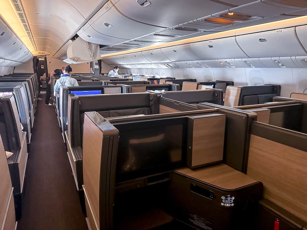 ANA 777 Business The Room