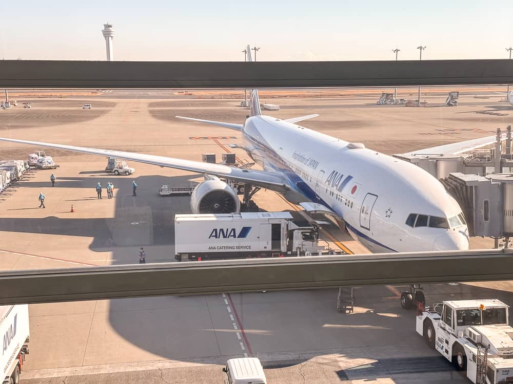 ANA 777 Business The Room