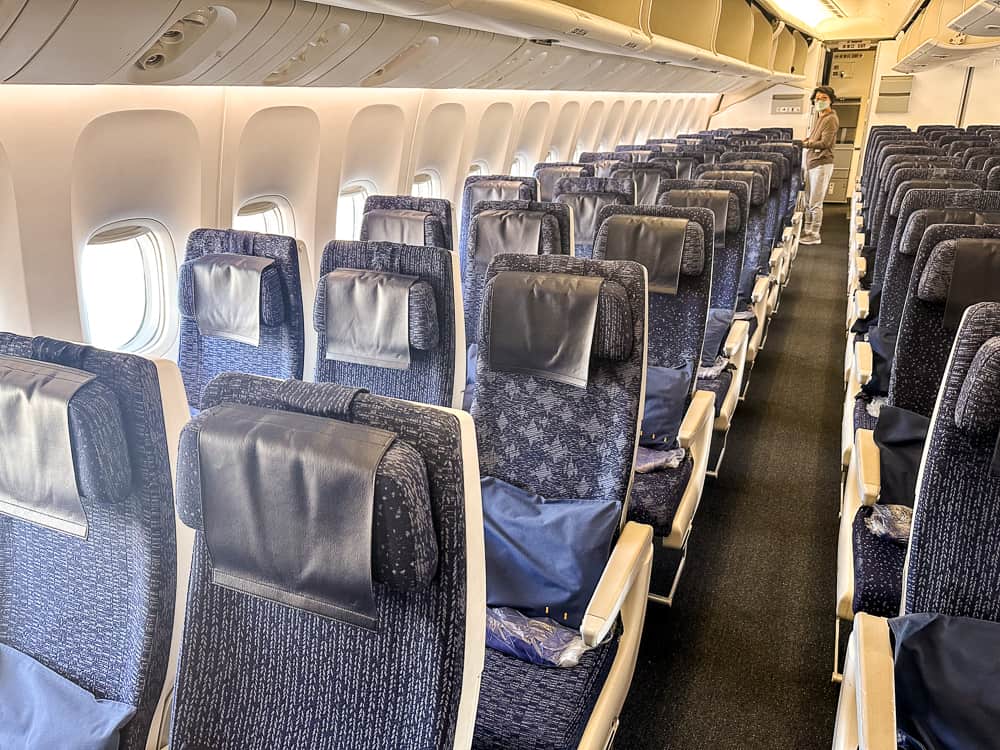 ANA 777 Business The Room