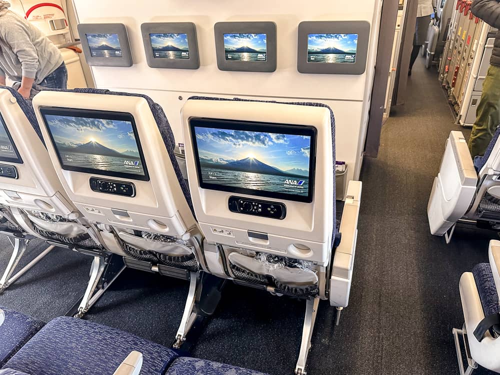 ANA 777 Business The Room