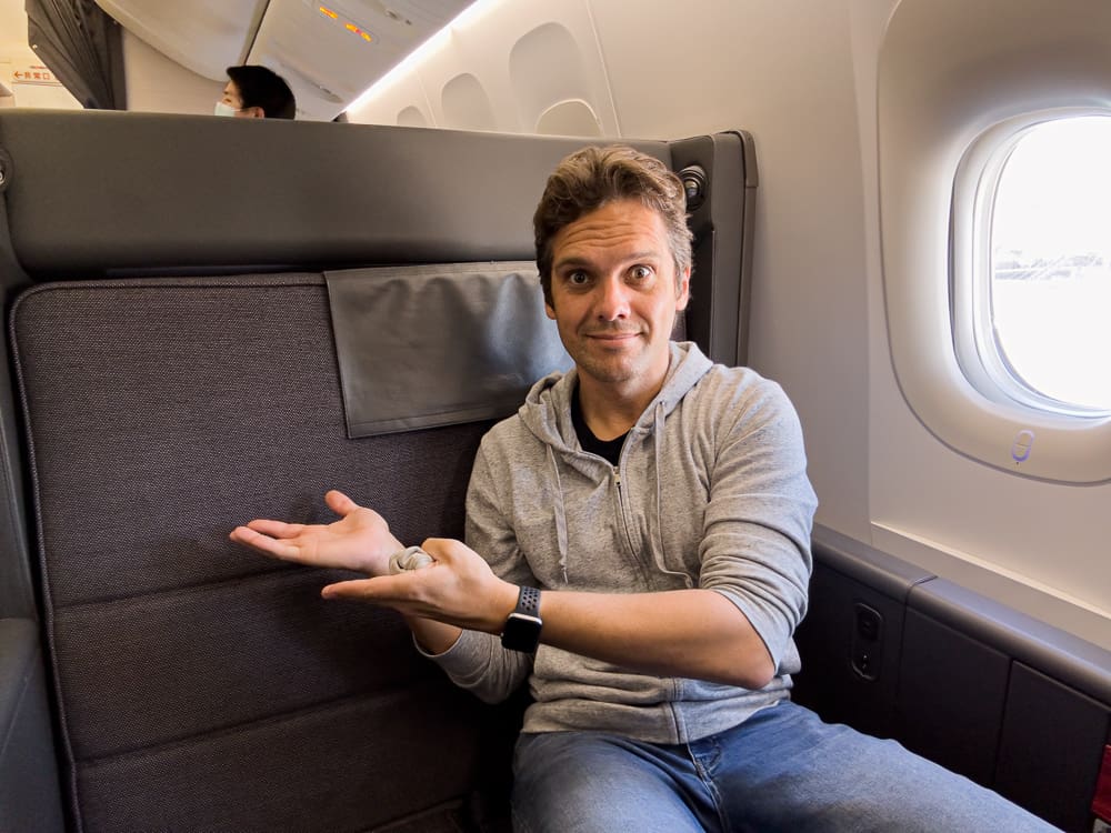 ANA 777 Business The Room