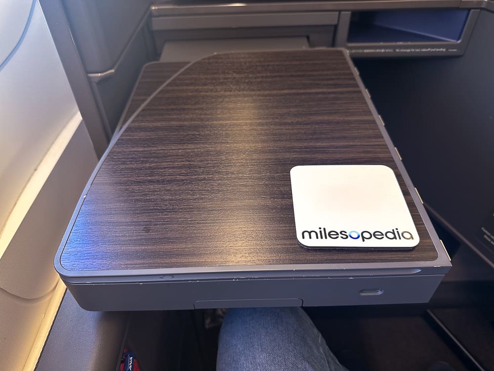 ANA 777 Business The Room