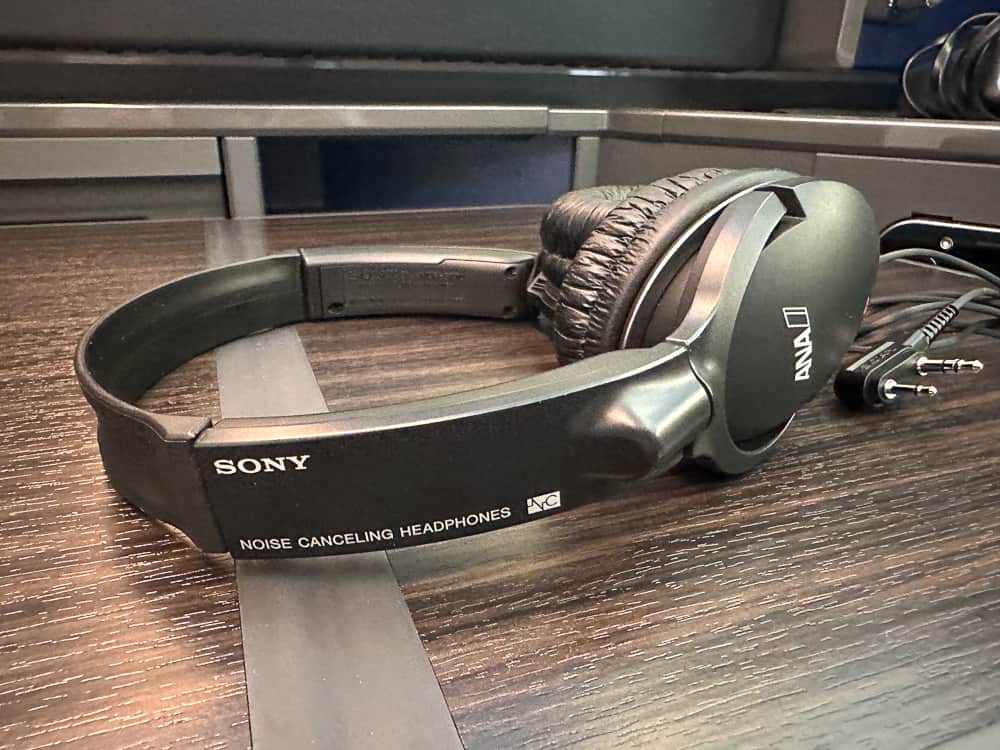 ANA 777 Business The Room