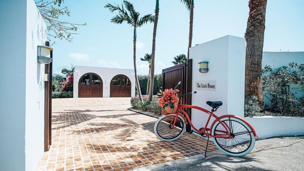 Un vélo à la Anguilla Villa Compagny – AnguillaOfficial Facebook