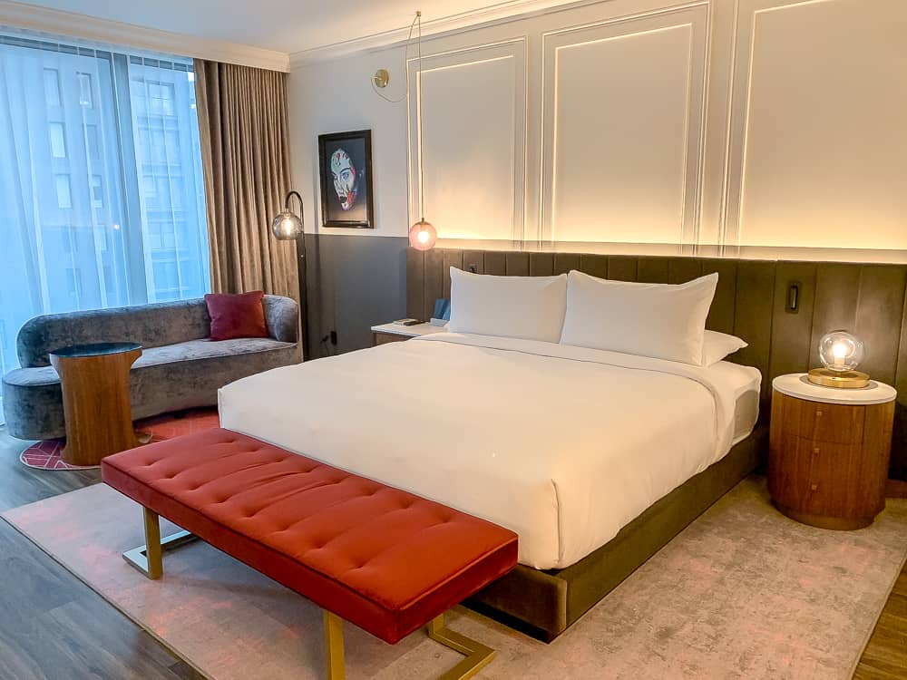 Chambre Honeyrose Montreal, Tribute Portfolio