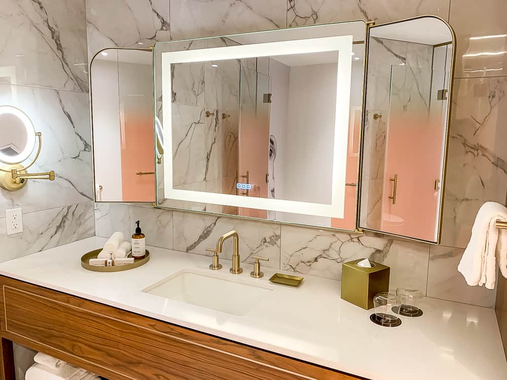 Miroir Honeyrose Montreal, Tribute Portfolio