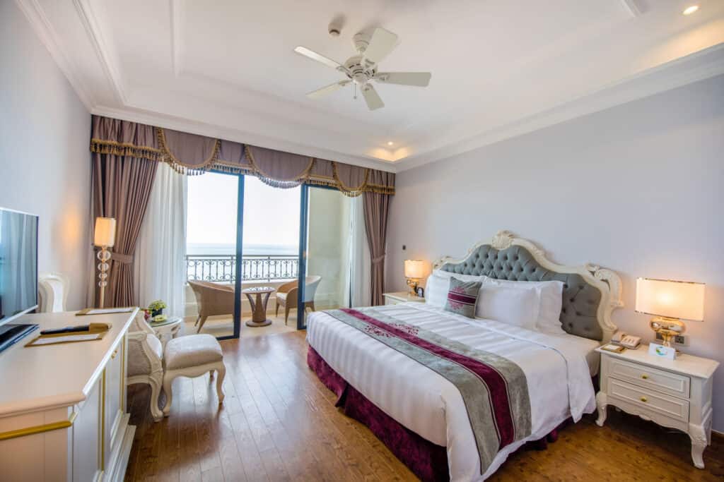 Chambre deluxe king ocean Crédit Marriott