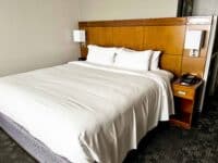 Courtyard Miami Airport bed